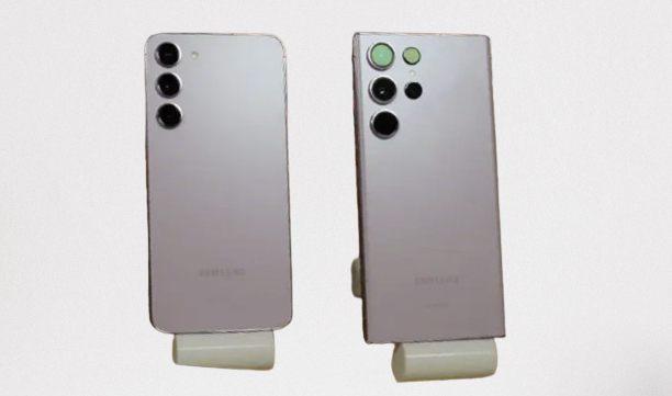 samsung S23 and Samsung s23 Ultra are beside each other